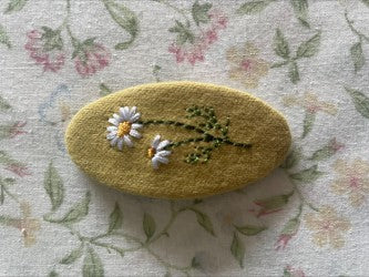 Cora Oval Embroidered Clip Set